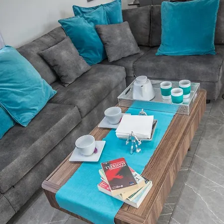 Marimar Villa *